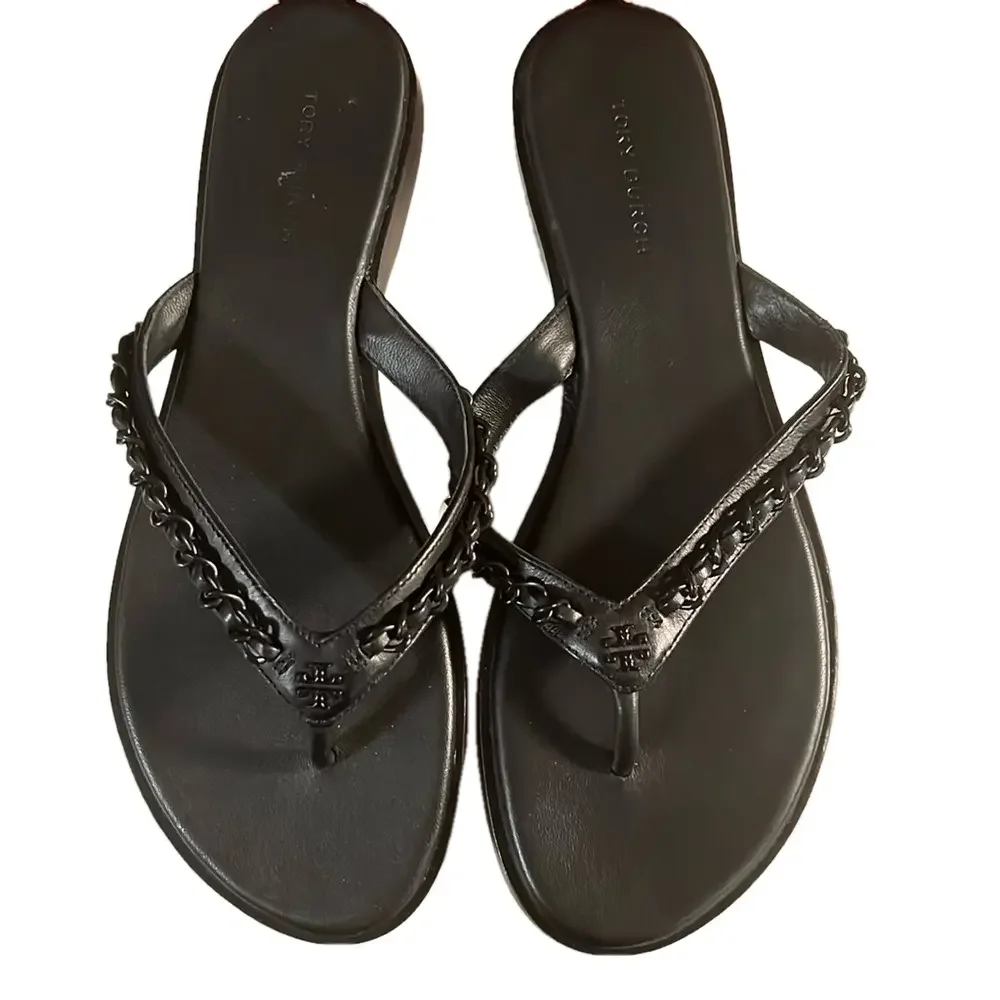 TORY BURCH New without Tags Everly Perfect Black Paris Nappa Chain Thong Sandal